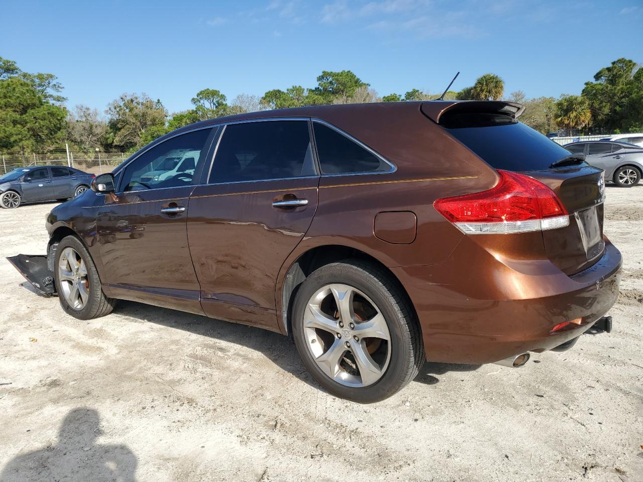 2011 TOYOTA VENZA - Фото 2