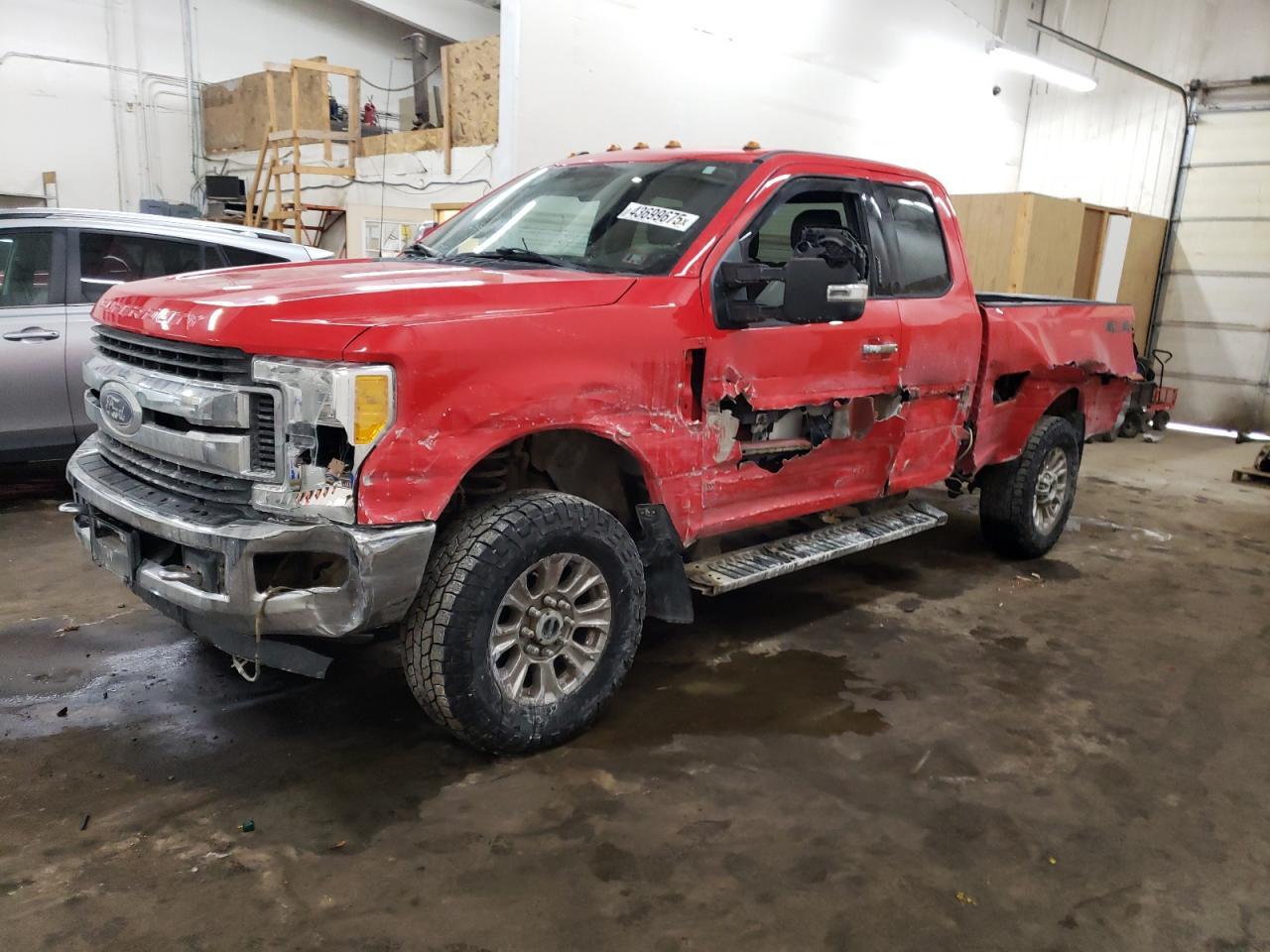 2017 FORD F350 SUPER