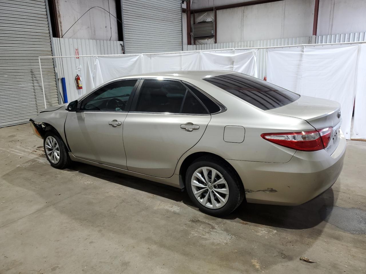 2017 TOYOTA CAMRY LE - Фото 2