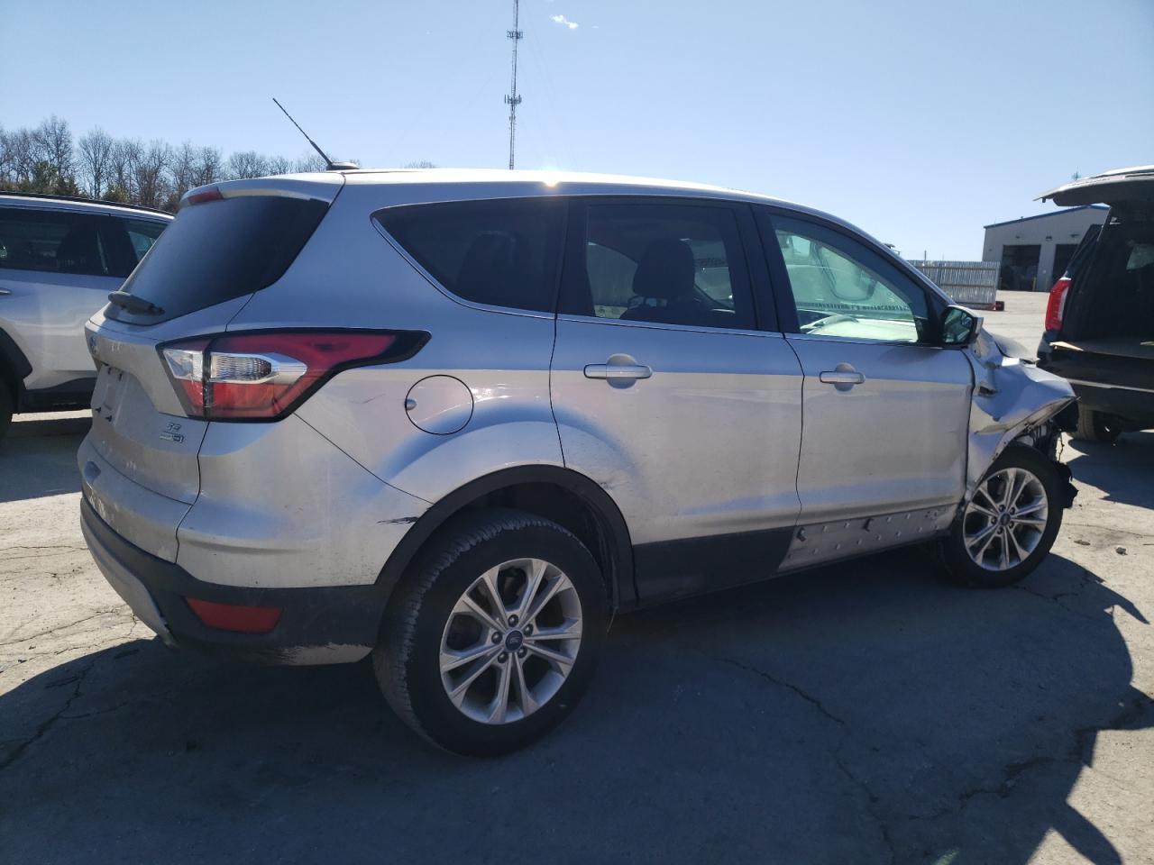 2017 FORD ESCAPE SE - Фото 3
