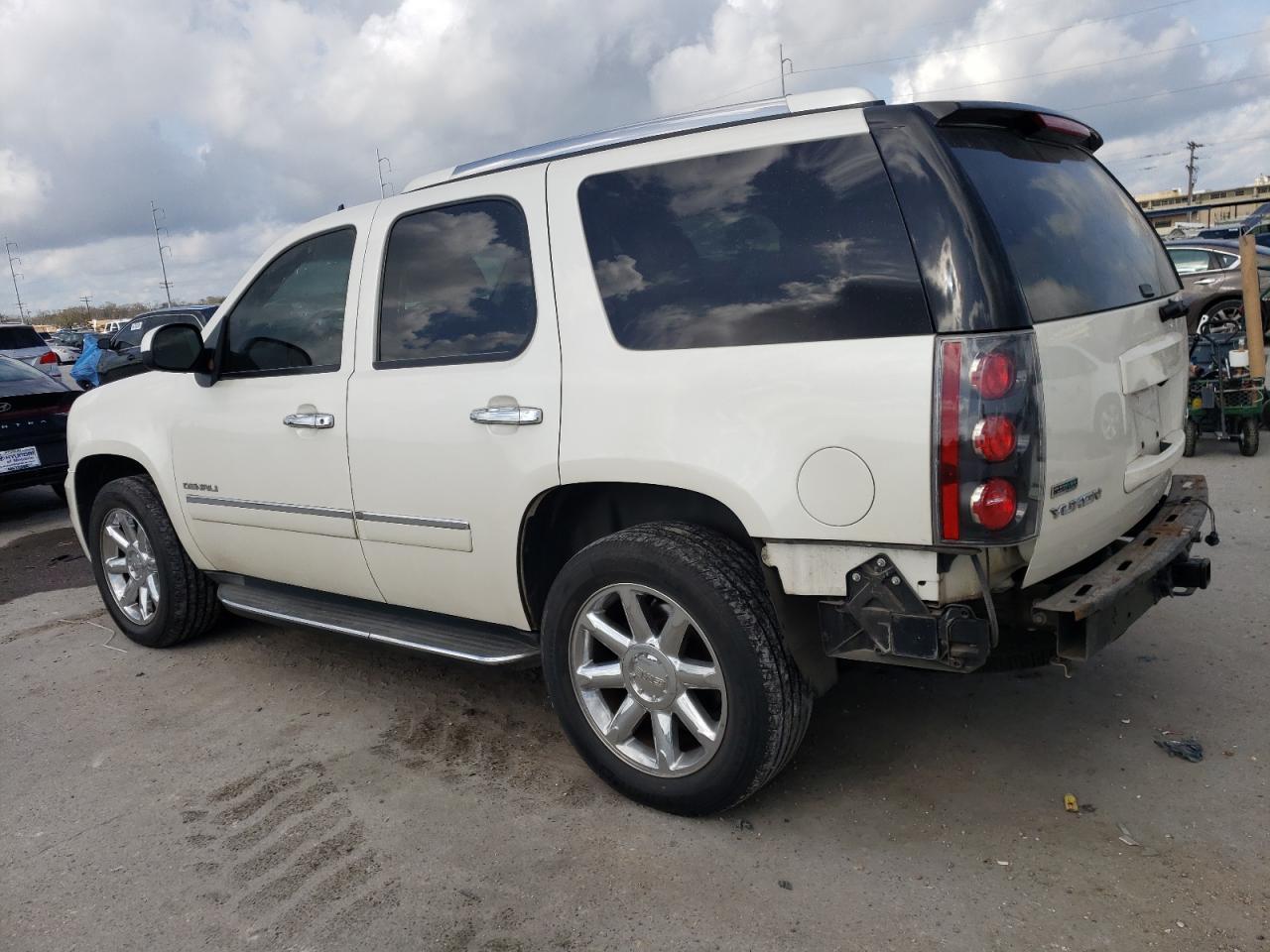 2012 GMC YUKON DENA - Image 2