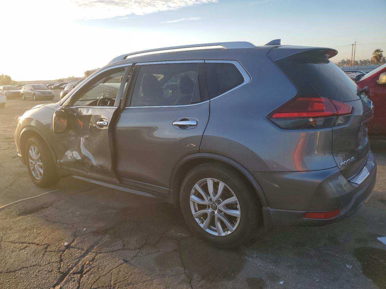 2017 NISSAN ROGUE SV - Image 2
