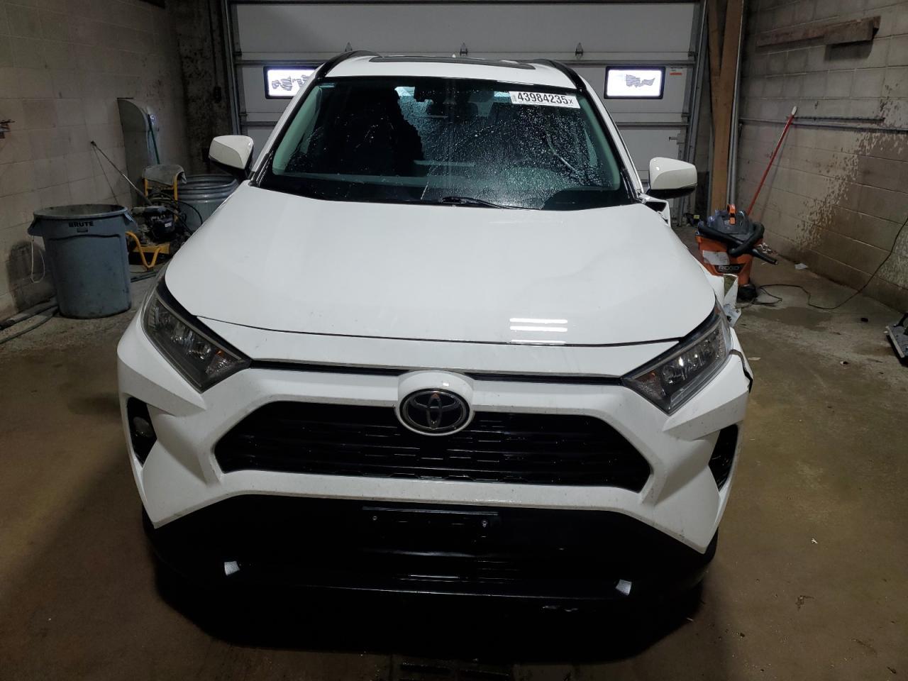 2020 TOYOTA RAV4 XLE - Image 5