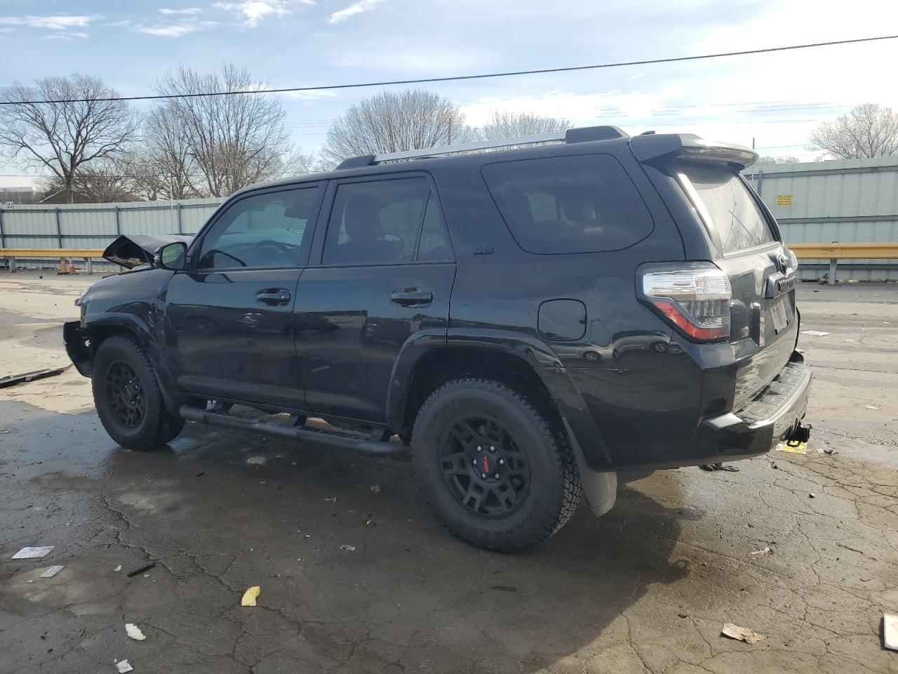 2022 TOYOTA 4RUNNER SR - Image 2