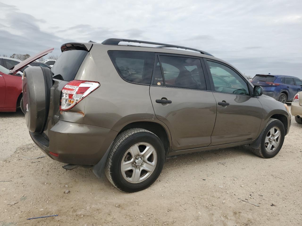 2011 TOYOTA RAV4 - Фото 3