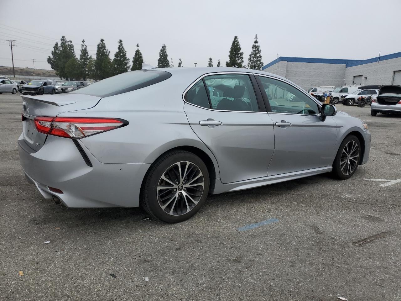 2019 TOYOTA CAMRY L - Фото 3