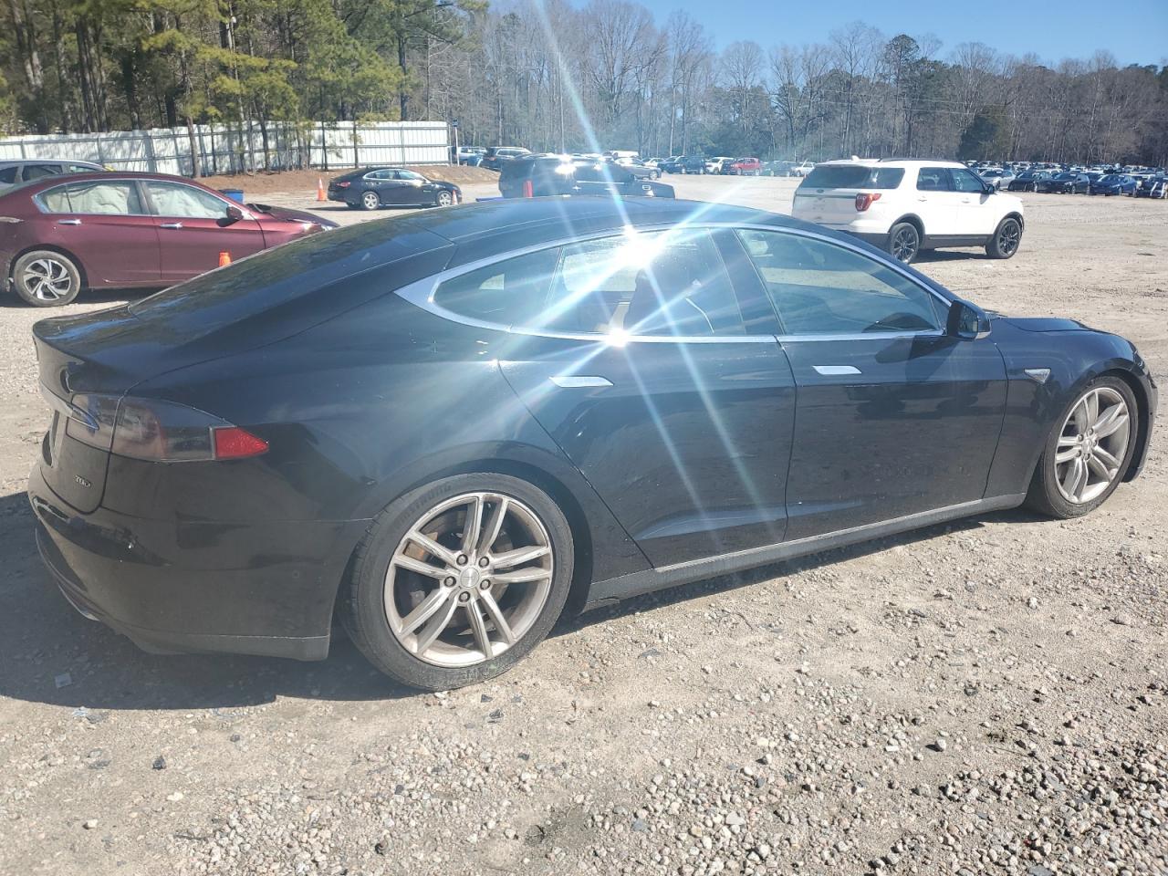 2015 TESLA MODEL S 70 - Image 3