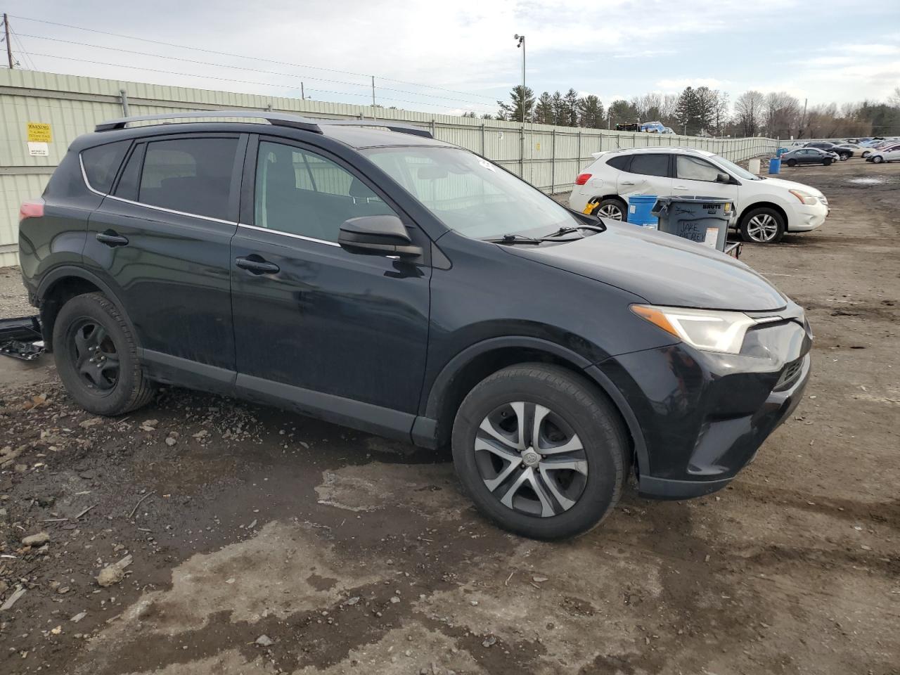 2017 TOYOTA RAV4 LE - Фото 4