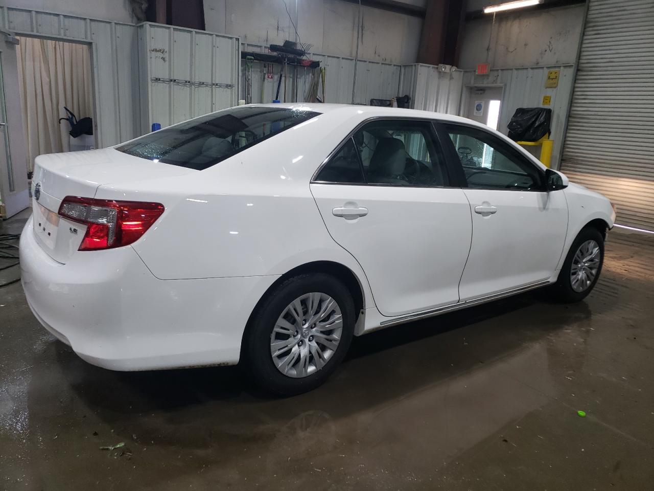 2014 TOYOTA CAMRY L - Фото 3