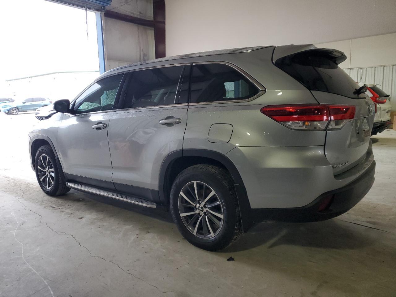 2019 TOYOTA HIGHLANDER - Image 2