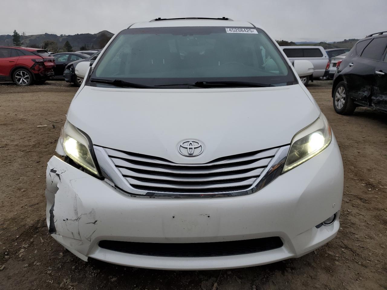 2015 TOYOTA SIENNA XLE - Фото 5