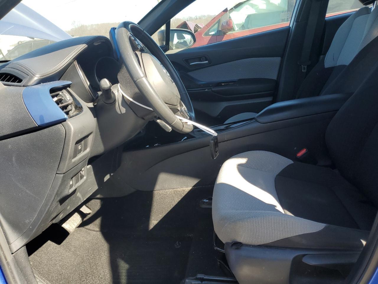 2019 TOYOTA C-HR XLE - Image 7