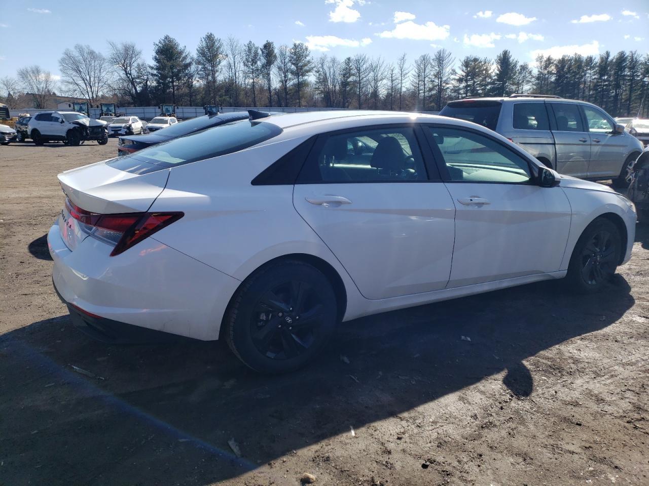 2022 HYUNDAI ELANTRA SE - Image 3