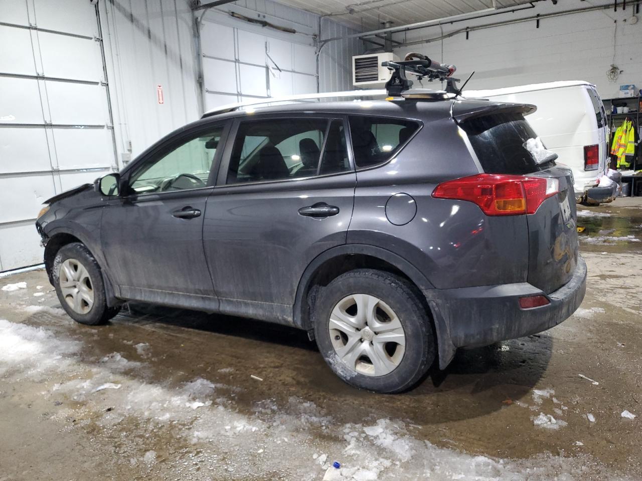 2015 TOYOTA RAV4 LE - Фото 2