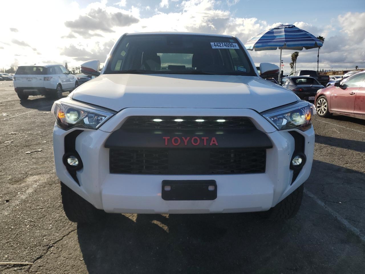 2022 TOYOTA 4RUNNER SR - Фото 5