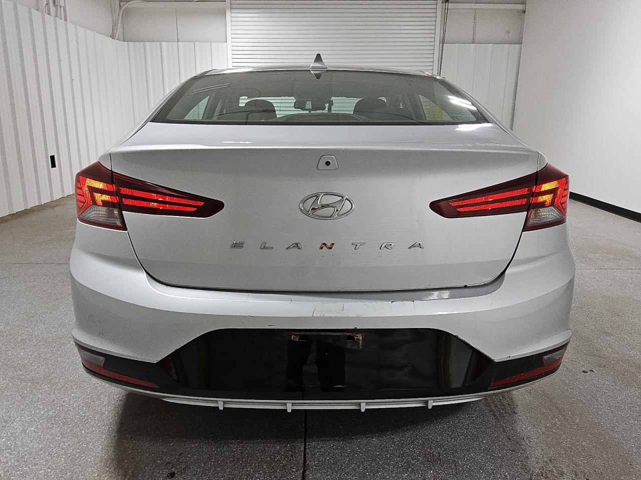 2019 HYUNDAI ELANTRA SE - Фото 6