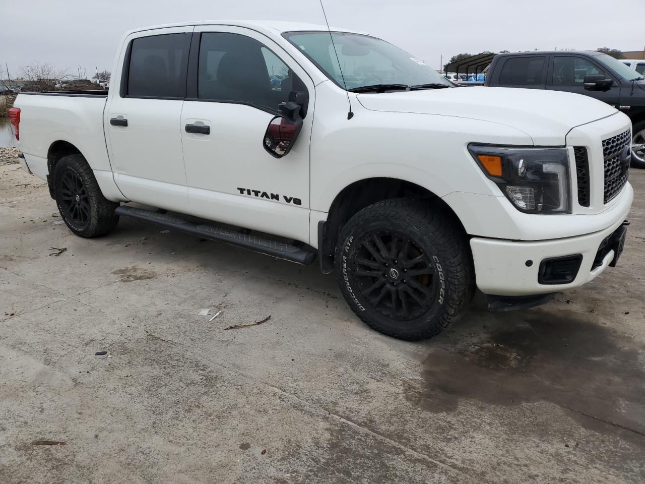 2018 NISSAN TITAN SV - Фото 4