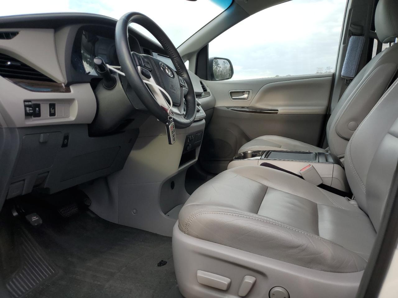 2015 TOYOTA SIENNA XLE - Фото 7
