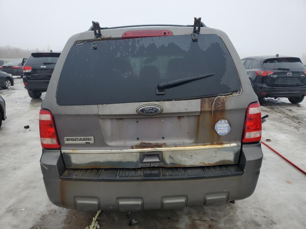 2010 FORD ESCAPE XLT - Image 6
