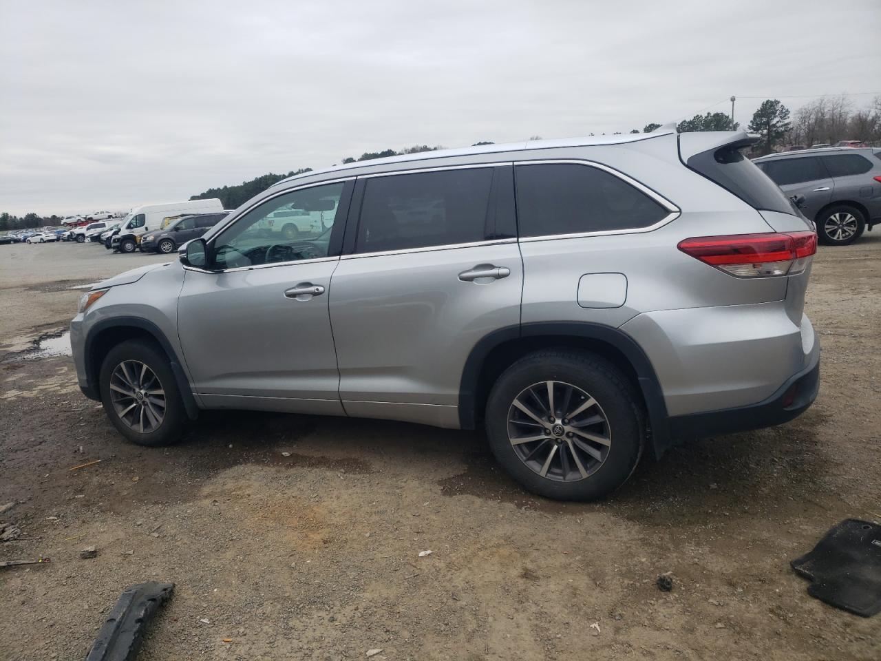 2018 TOYOTA HIGHLANDER - Фото 2