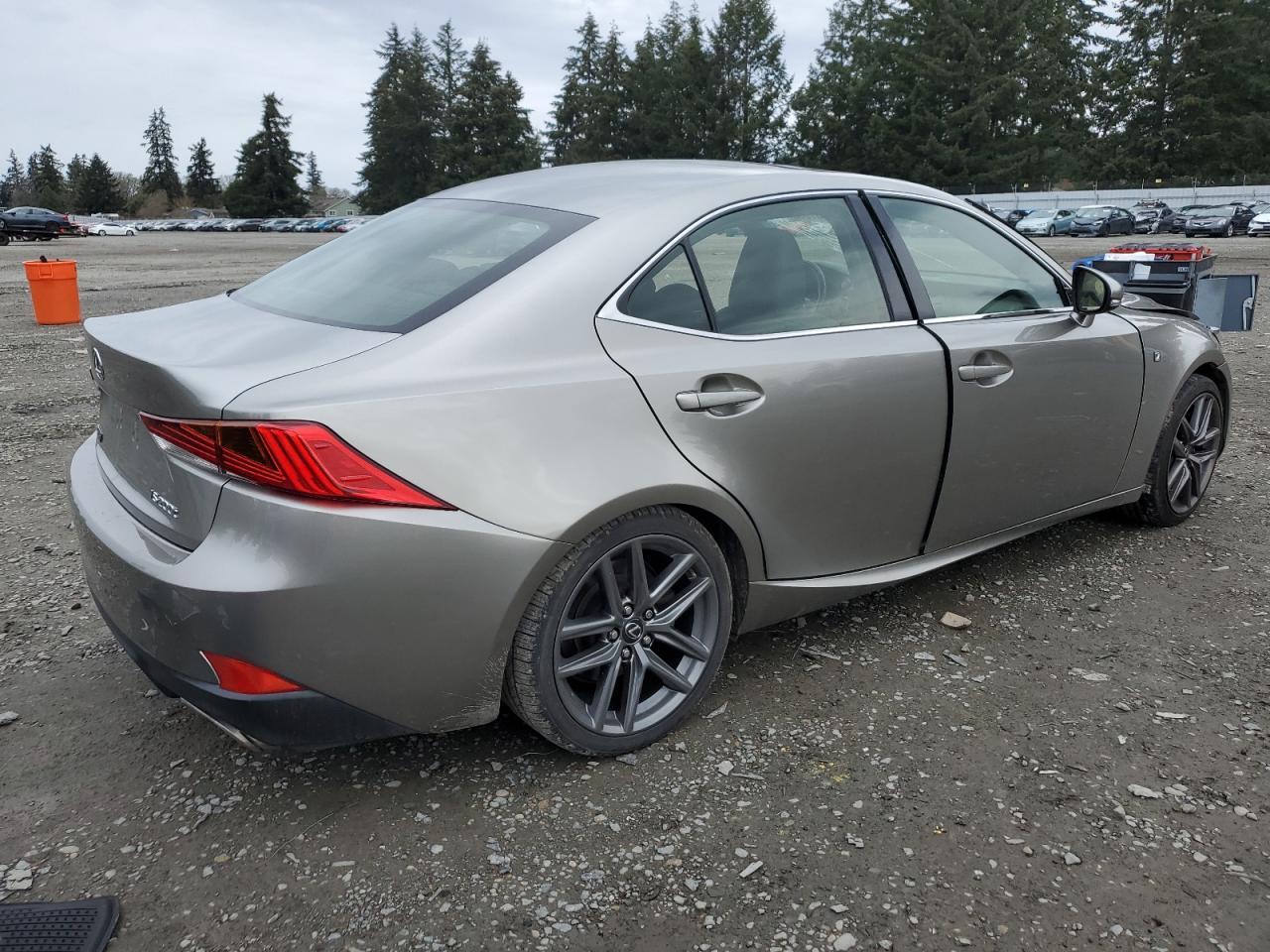 2017 LEXUS IS 200T - Фото 3