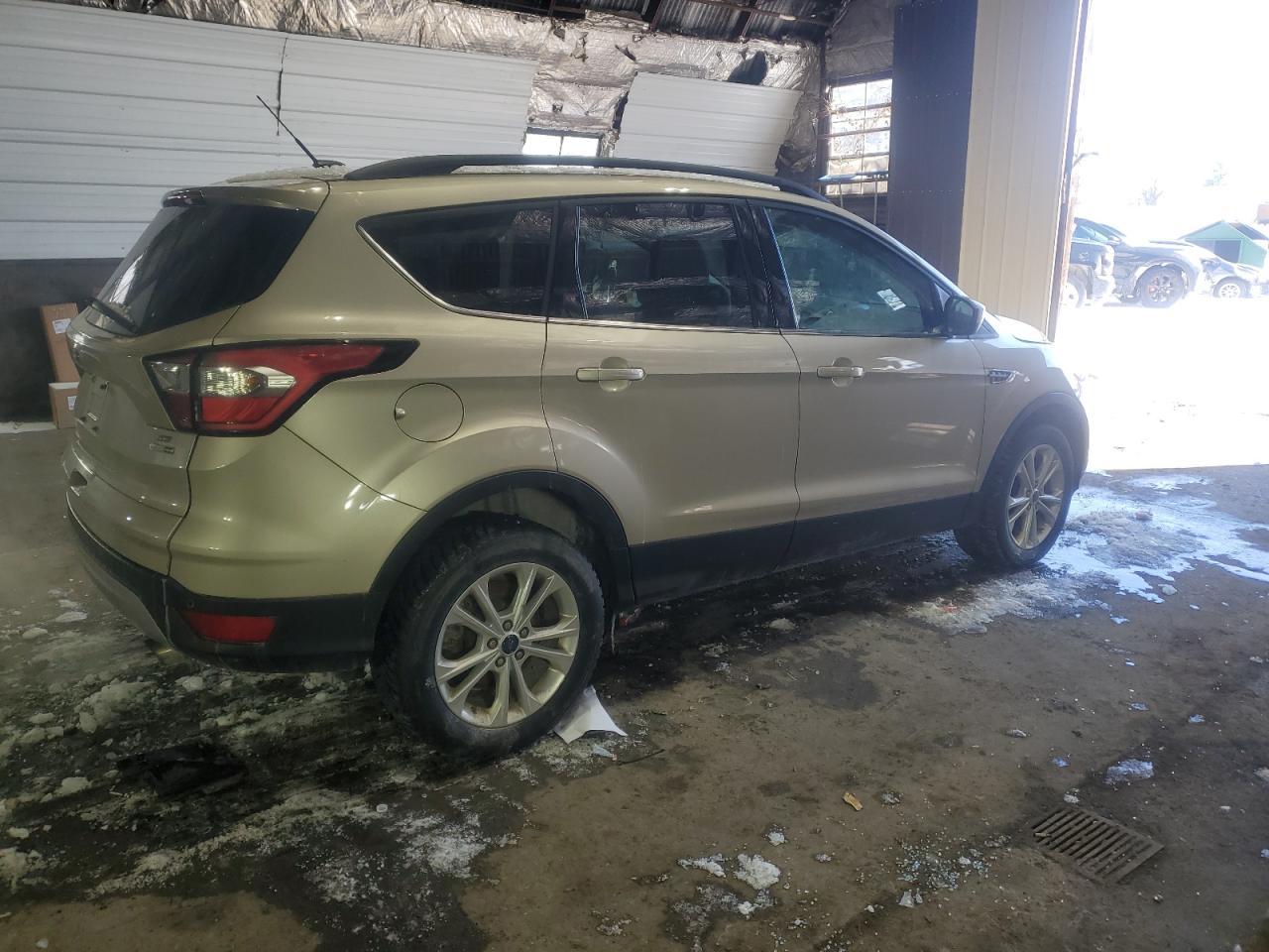 2017 FORD ESCAPE SE - Фото 3