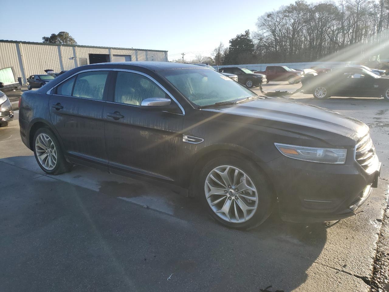 2013 FORD TAURUS LIM - Image 4