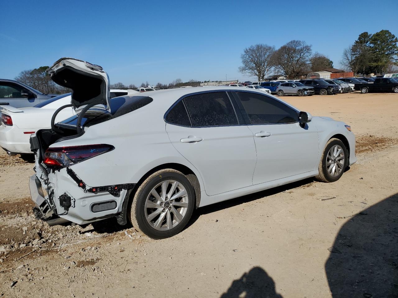 2024 TOYOTA CAMRY LE - Фото 3