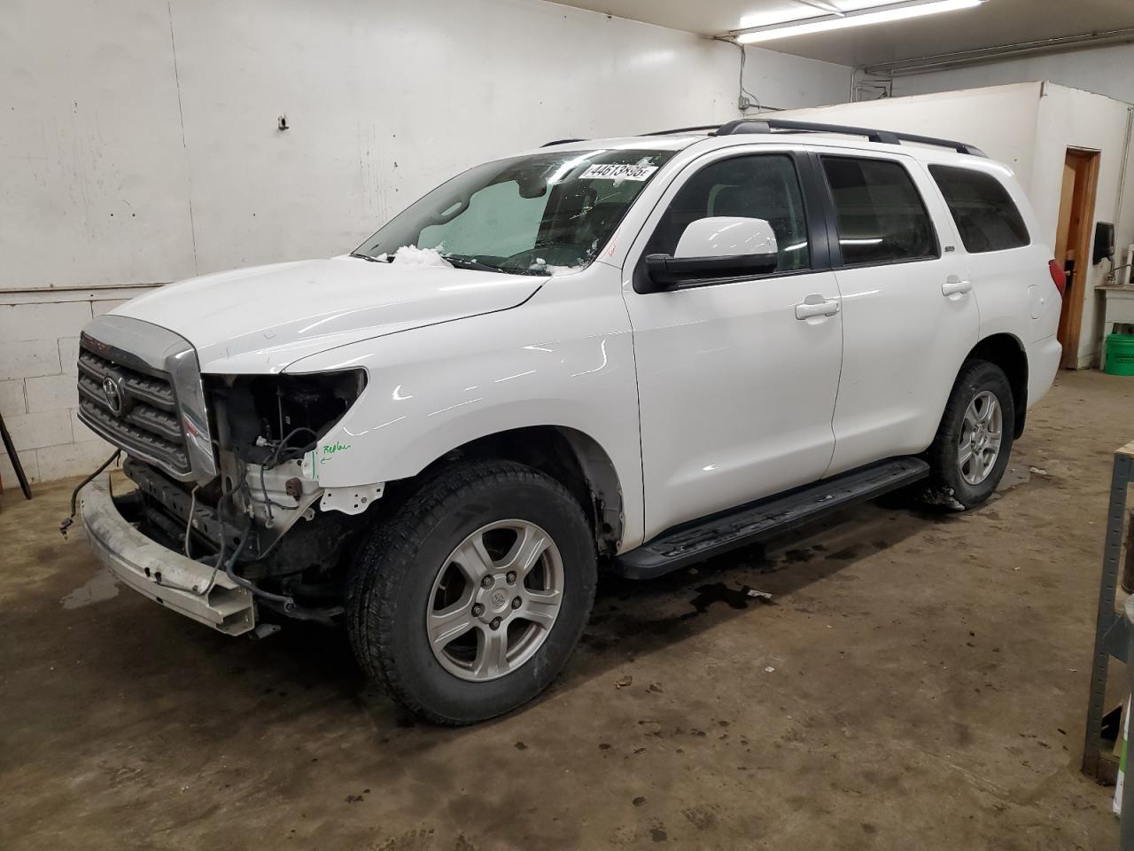 2013 TOYOTA SEQUOIA SR