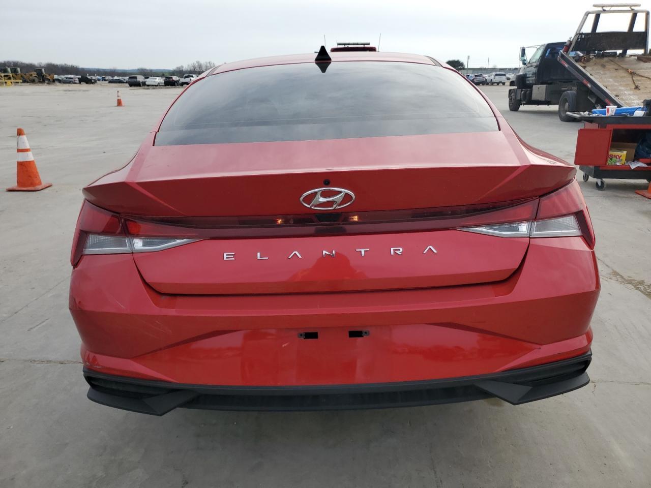 2023 HYUNDAI ELANTRA SE - Image 6