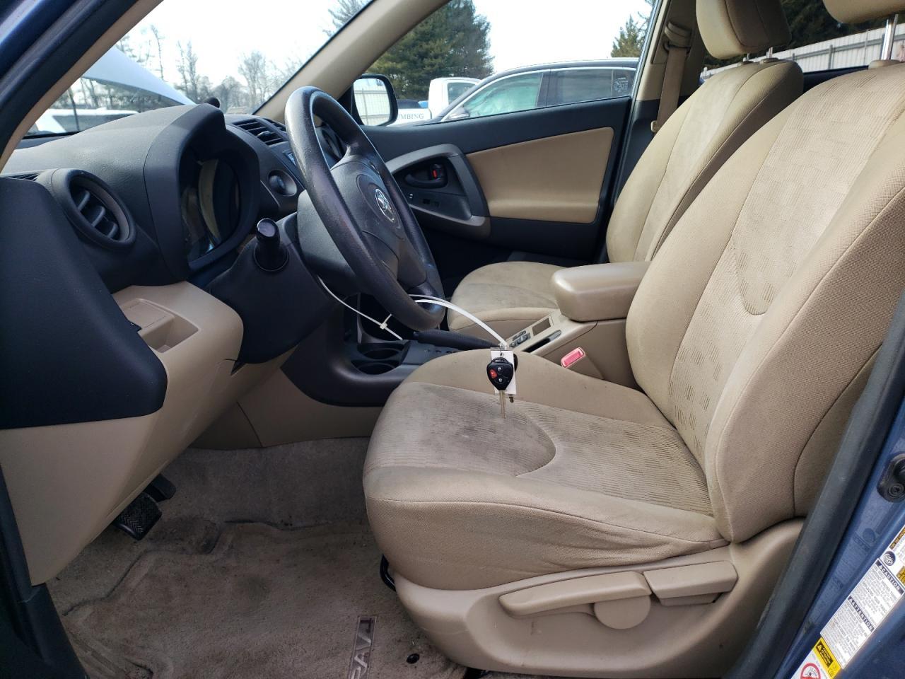2011 TOYOTA RAV4 - Фото 7
