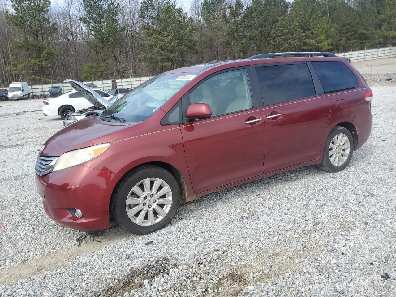 2011 TOYOTA SIENNA XLE