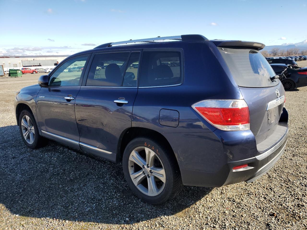 2011 TOYOTA HIGHLANDER - Image 2