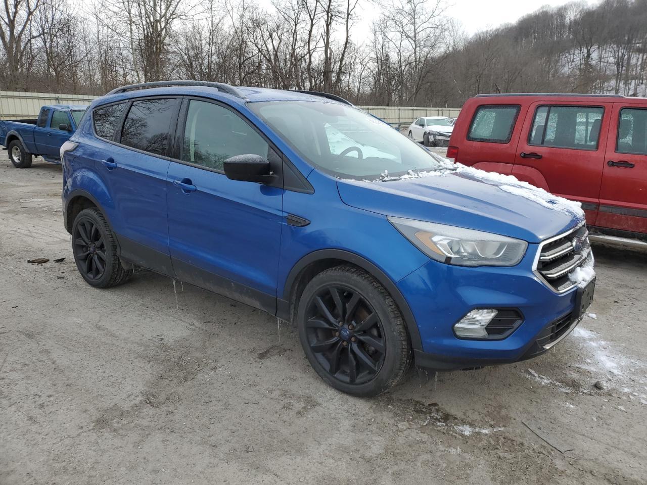 2017 FORD ESCAPE SE - Фото 4
