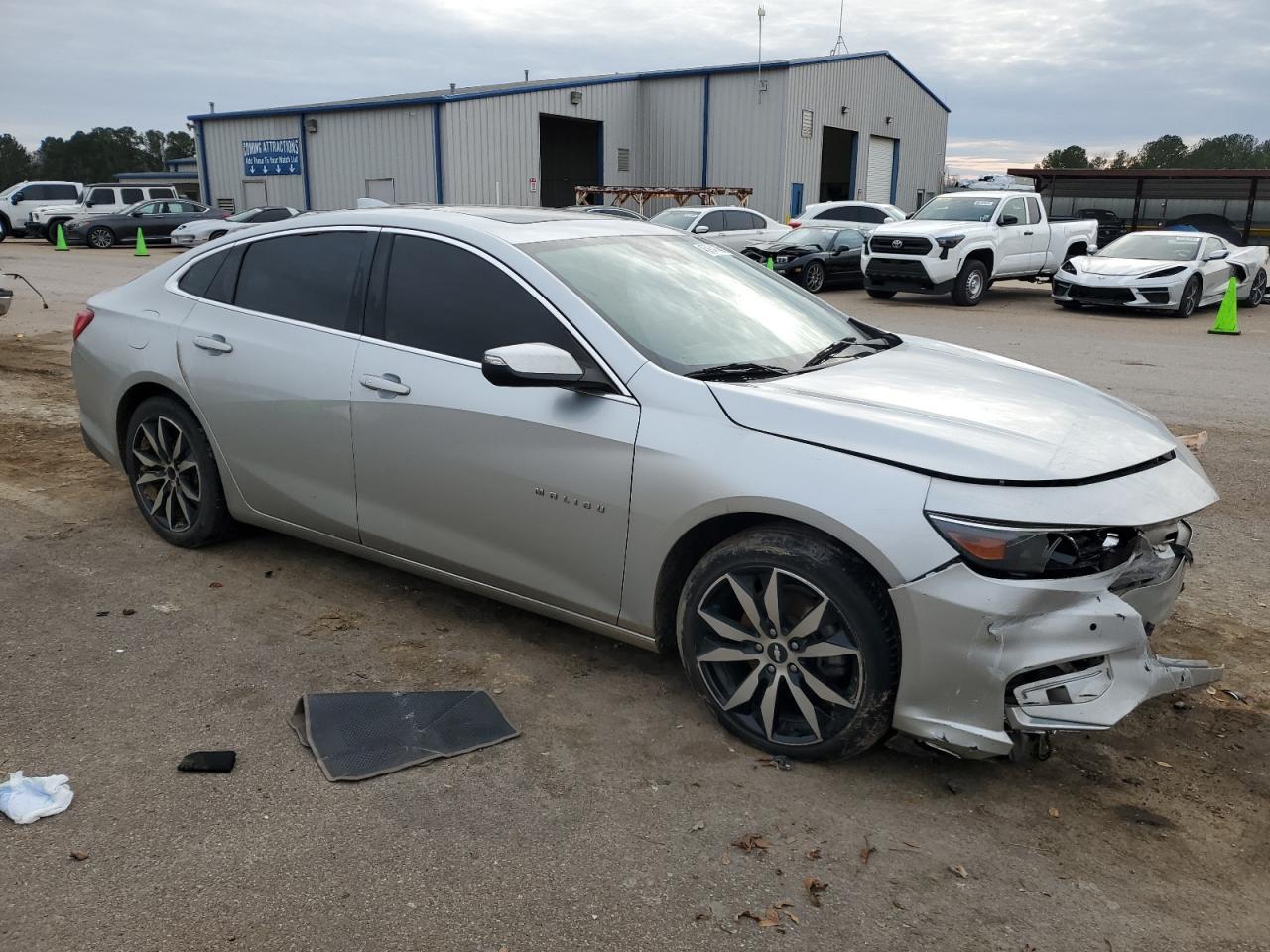 2017 CHEVROLET MALIBU LT - Image 4