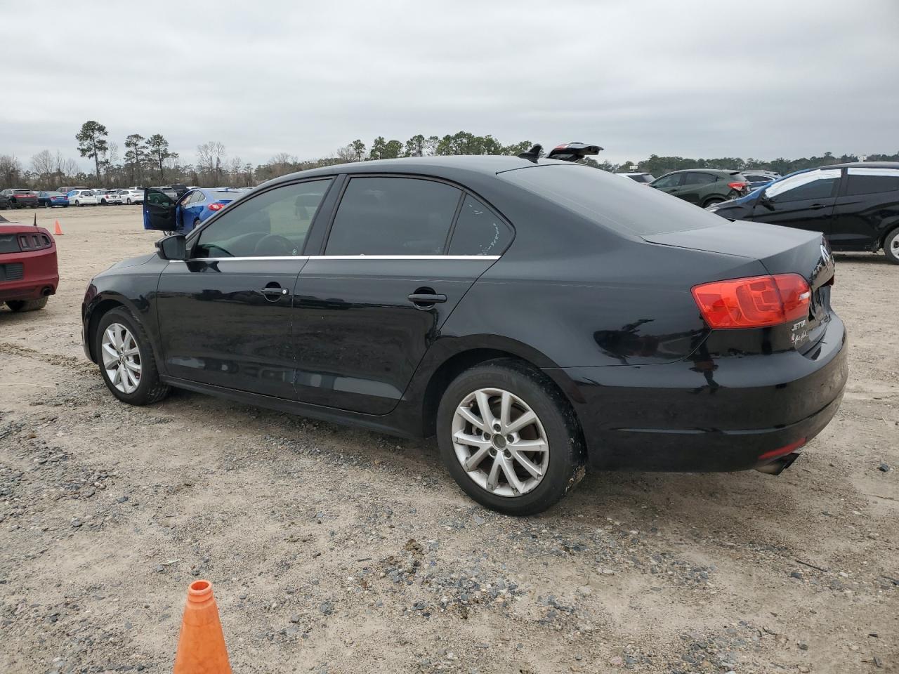 2014 VOLKSWAGEN JETTA SE - Image 2