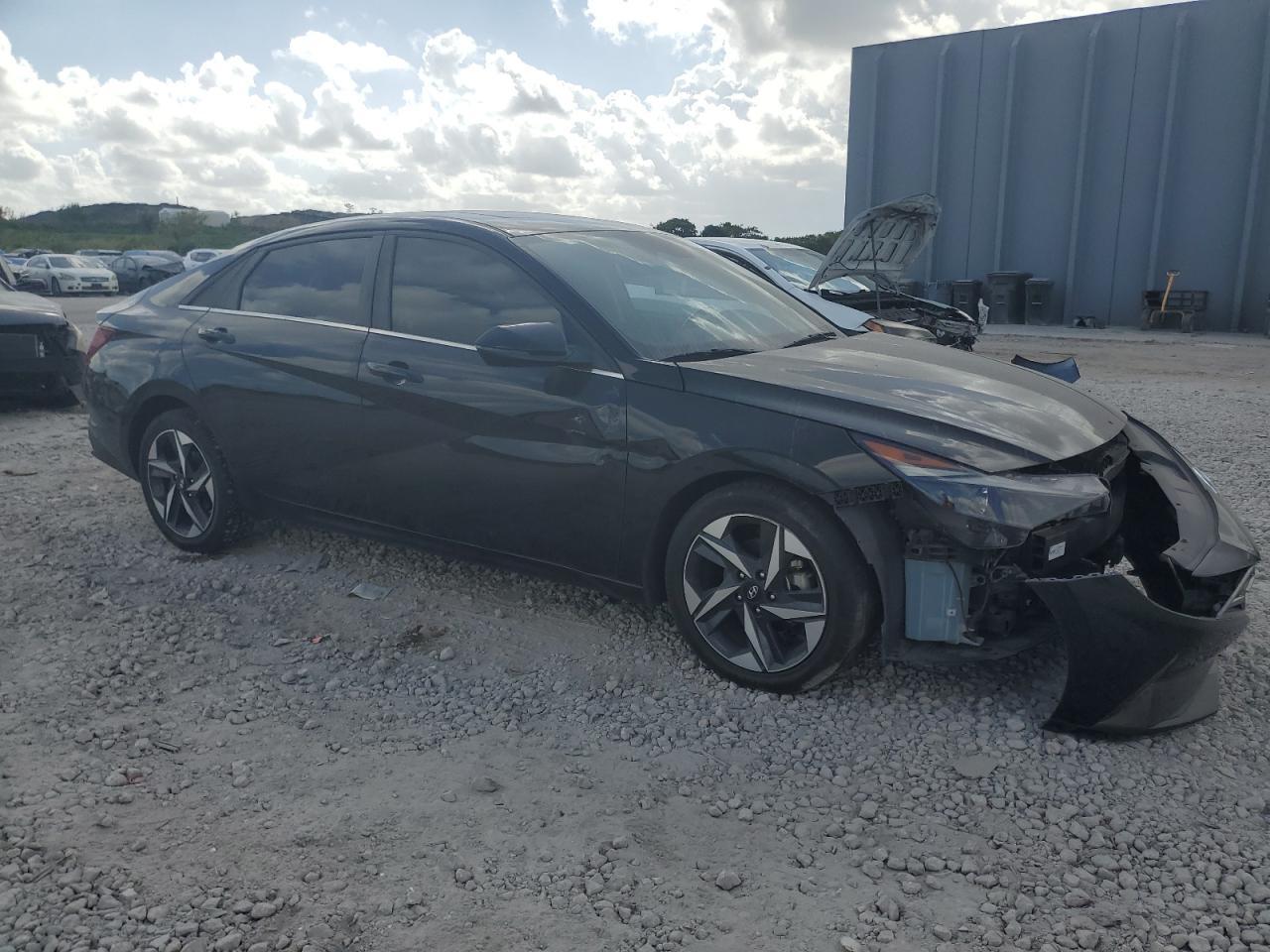 2022 HYUNDAI ELANTRA SE - Фото 4