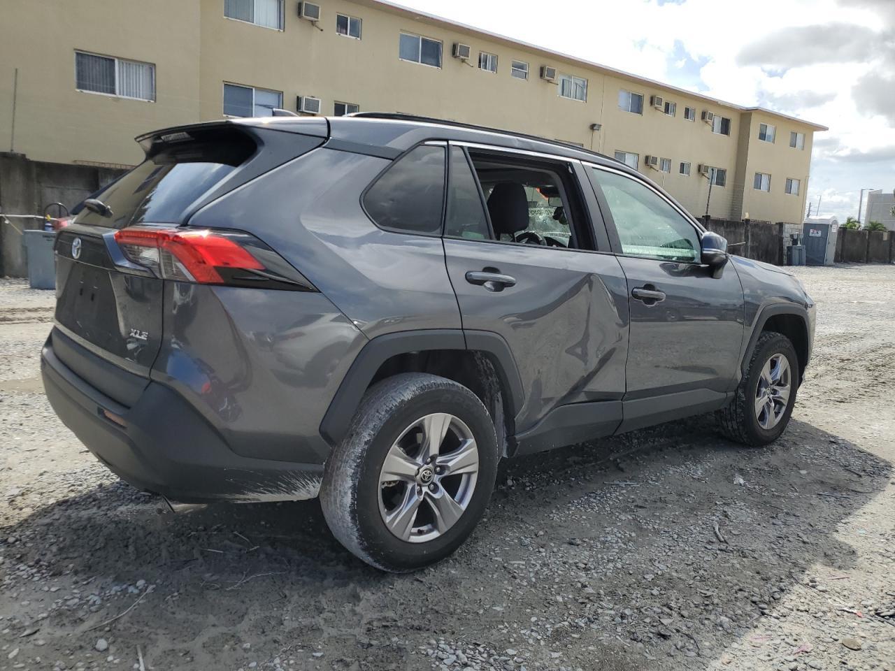 2022 TOYOTA RAV4 XLE - Фото 3