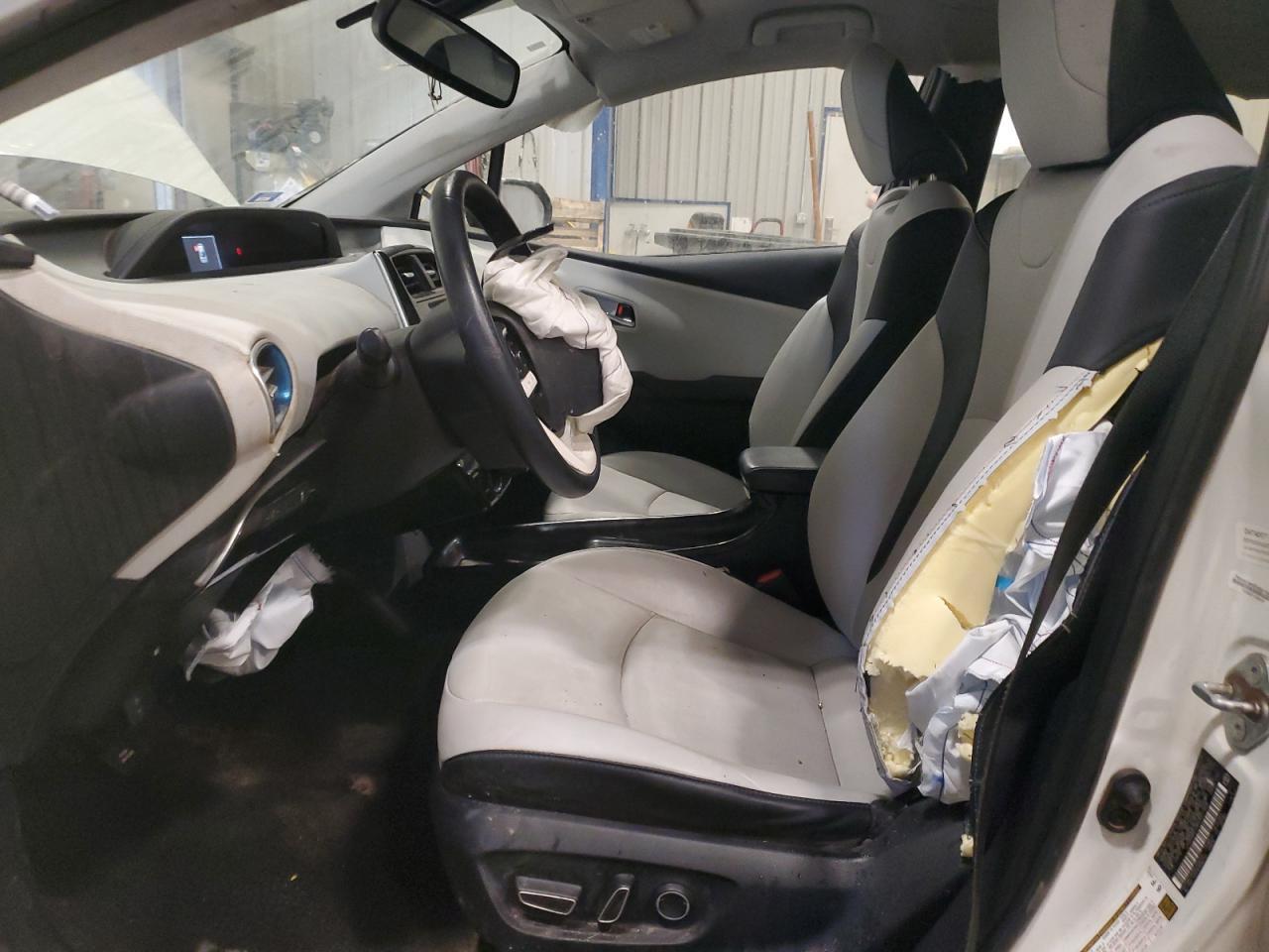 2016 TOYOTA PRIUS - Фото 7