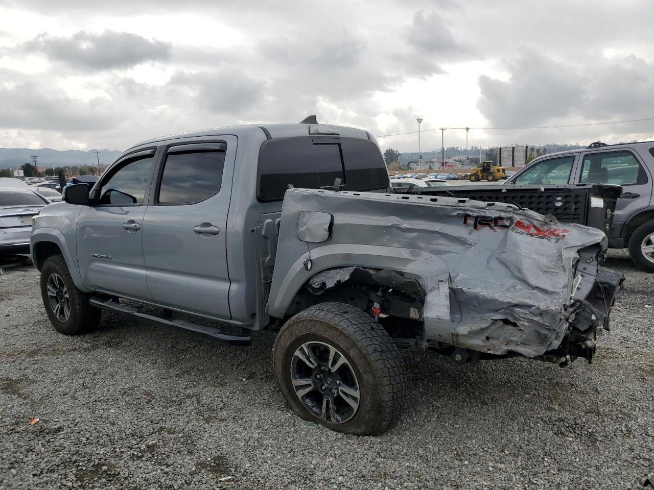 2019 TOYOTA TACOMA DOU - Фото 2