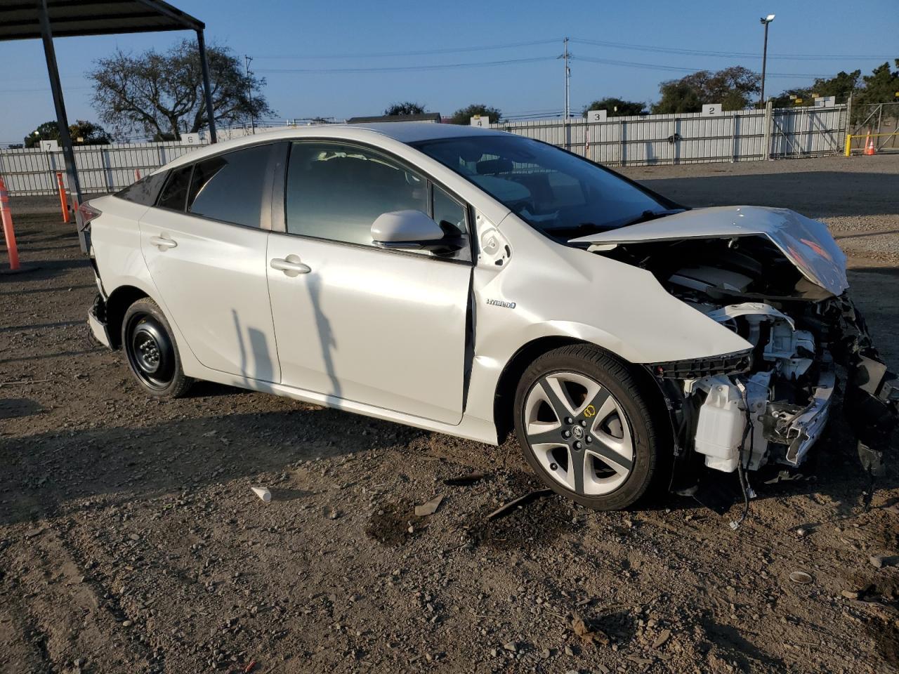 2016 TOYOTA PRIUS - Image 4
