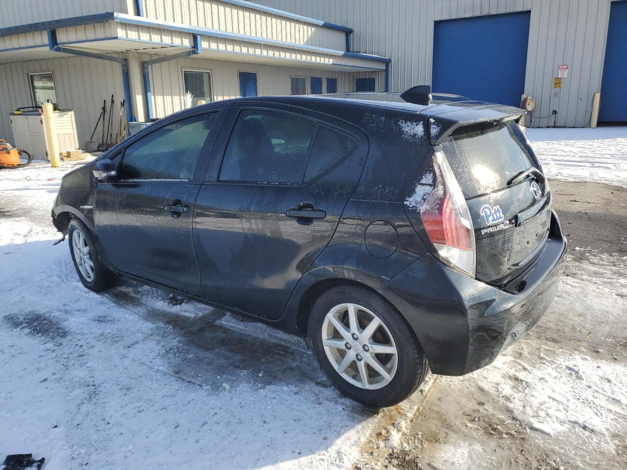 2015 TOYOTA PRIUS C - Image 2