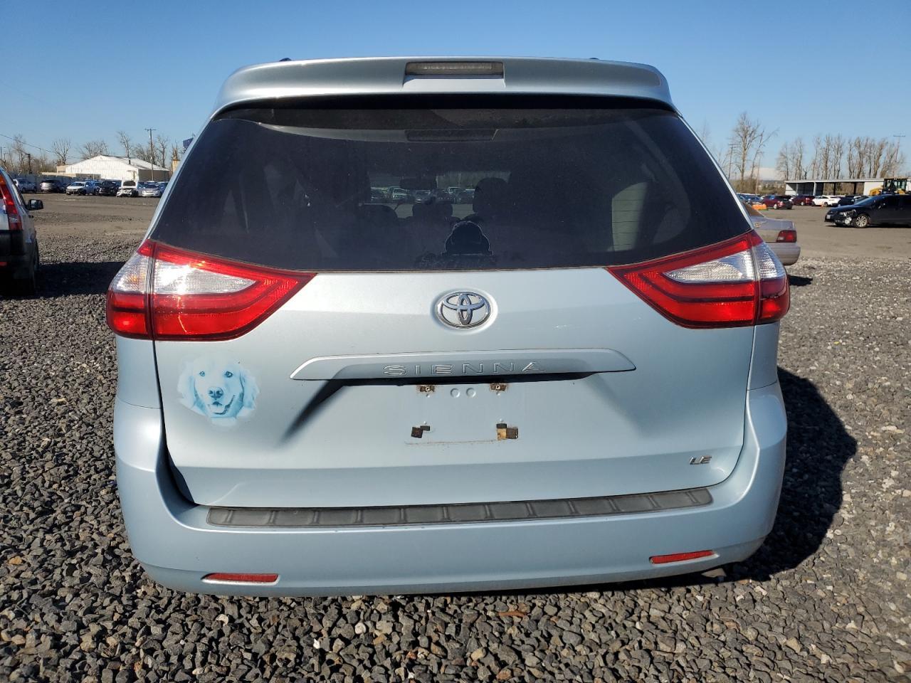 2015 TOYOTA SIENNA LE - Фото 6