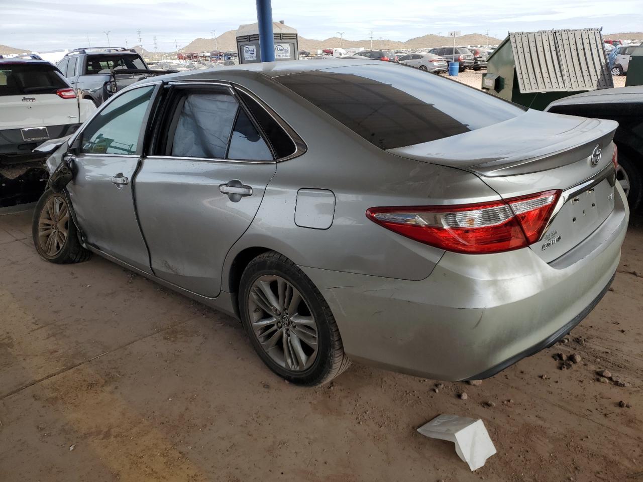 2016 TOYOTA CAMRY LE - Фото 2