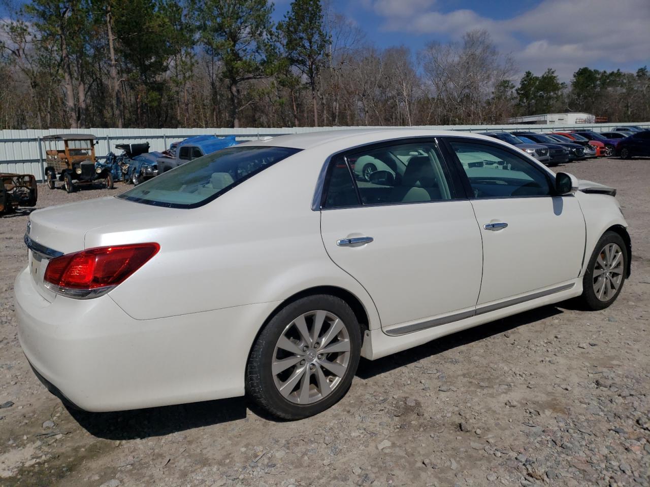 2011 TOYOTA AVALON BAS - Image 3