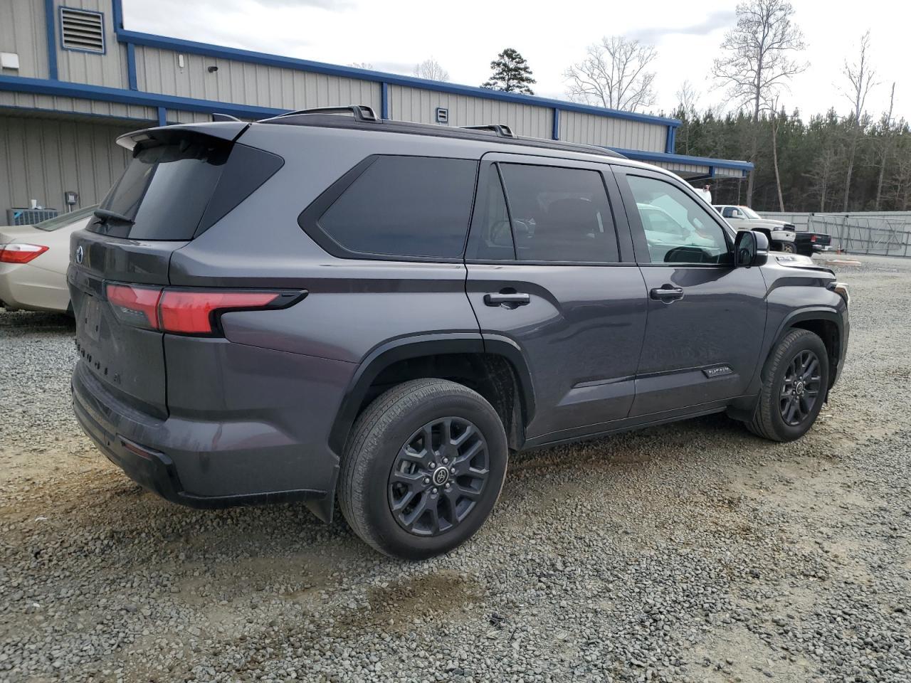 2023 TOYOTA SEQUOIA SR - Фото 3
