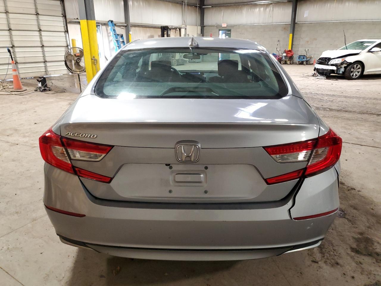 2018 HONDA ACCORD LX - Image 6