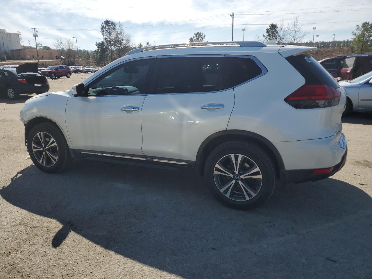 2017 NISSAN ROGUE SV - Фото 2