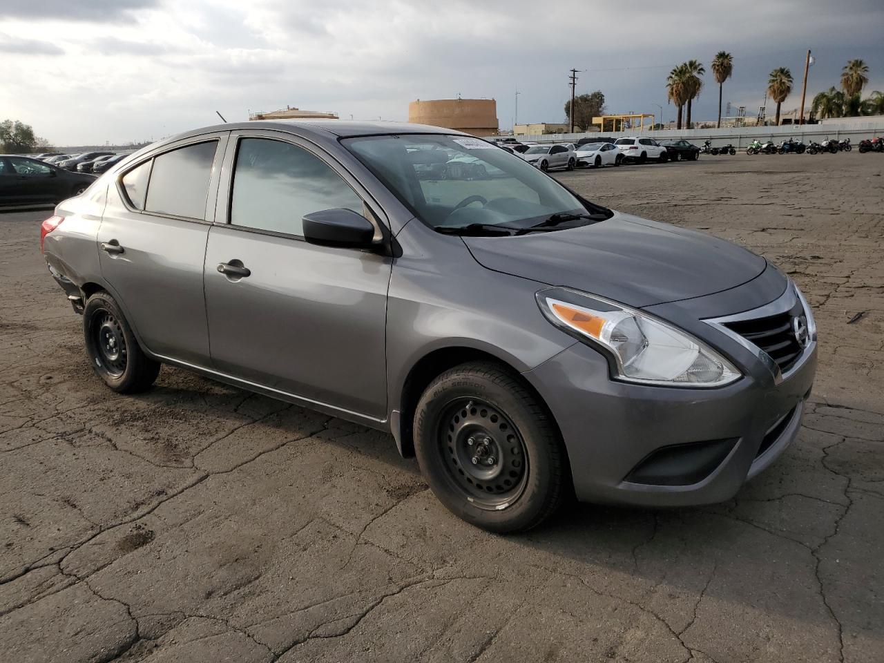 2016 NISSAN VERSA S - Image 4