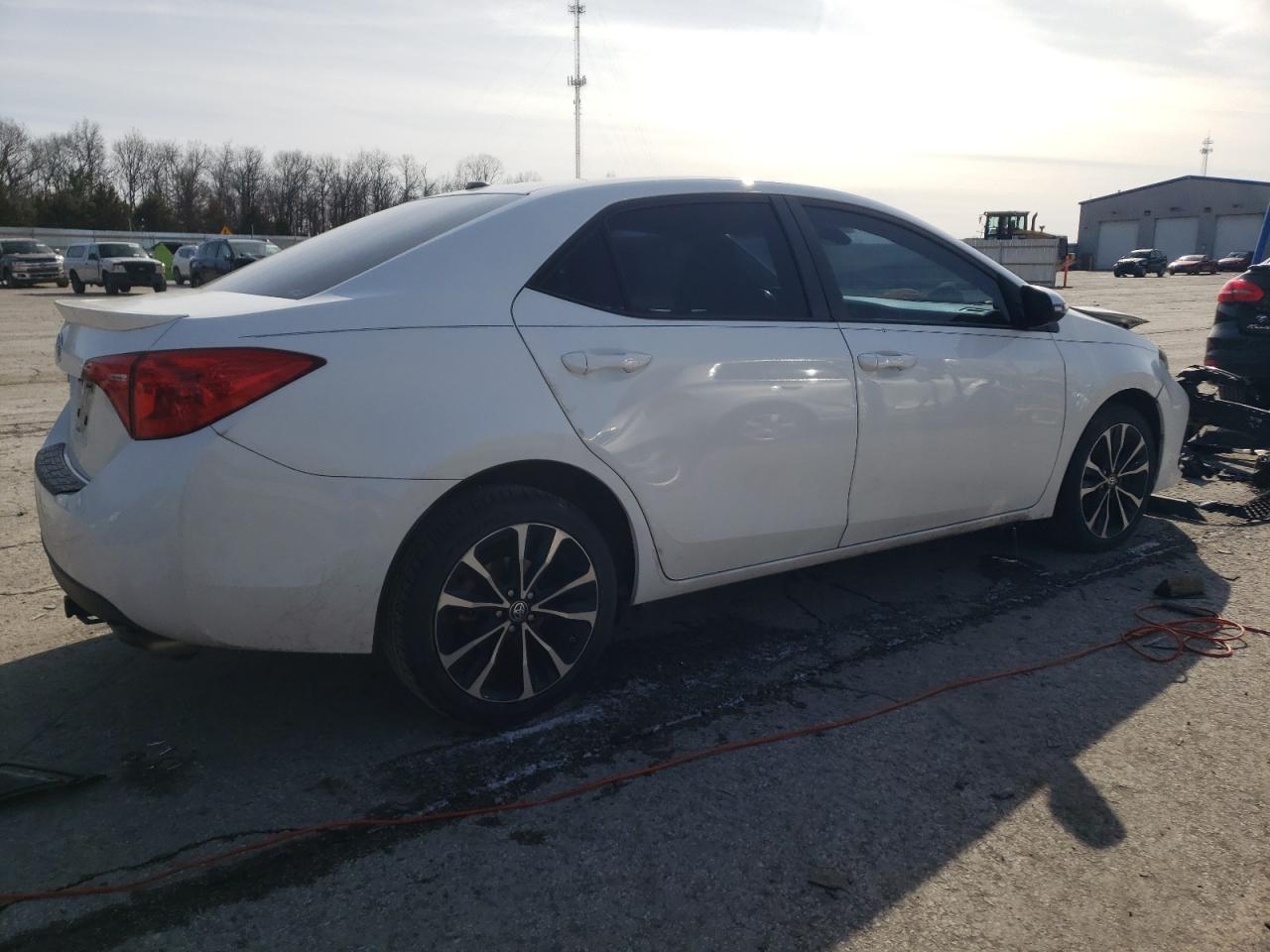 2018 TOYOTA COROLLA L - Фото 3